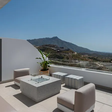 Marbella Quercus Penthouse - Rooftop Jacuzzi *